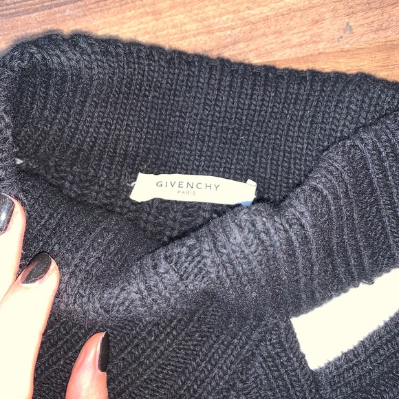 Givenchy sweater - Picture 3 of 8